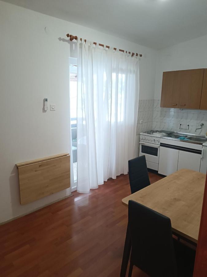 Apartments Branka- 4 Apartments In House- 1 Apartment Has Jacuzzi Vir Bagian luar foto