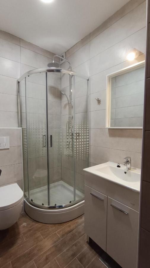 Apartments Branka- 4 Apartments In House- 1 Apartment Has Jacuzzi Vir Bagian luar foto